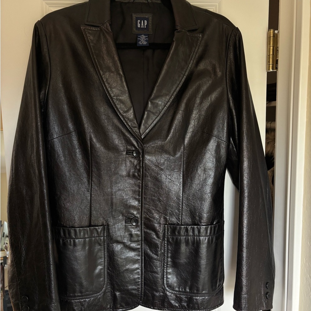 Vintage GAP Women's Black Leather Jacket - Picture 4 of 7